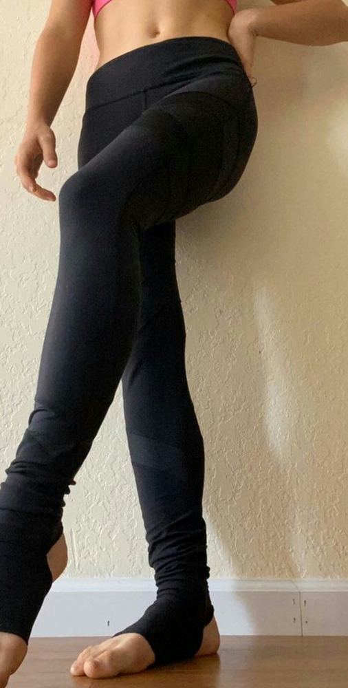 Lululemon athletica leggings size 6 GREAT CONDITIO